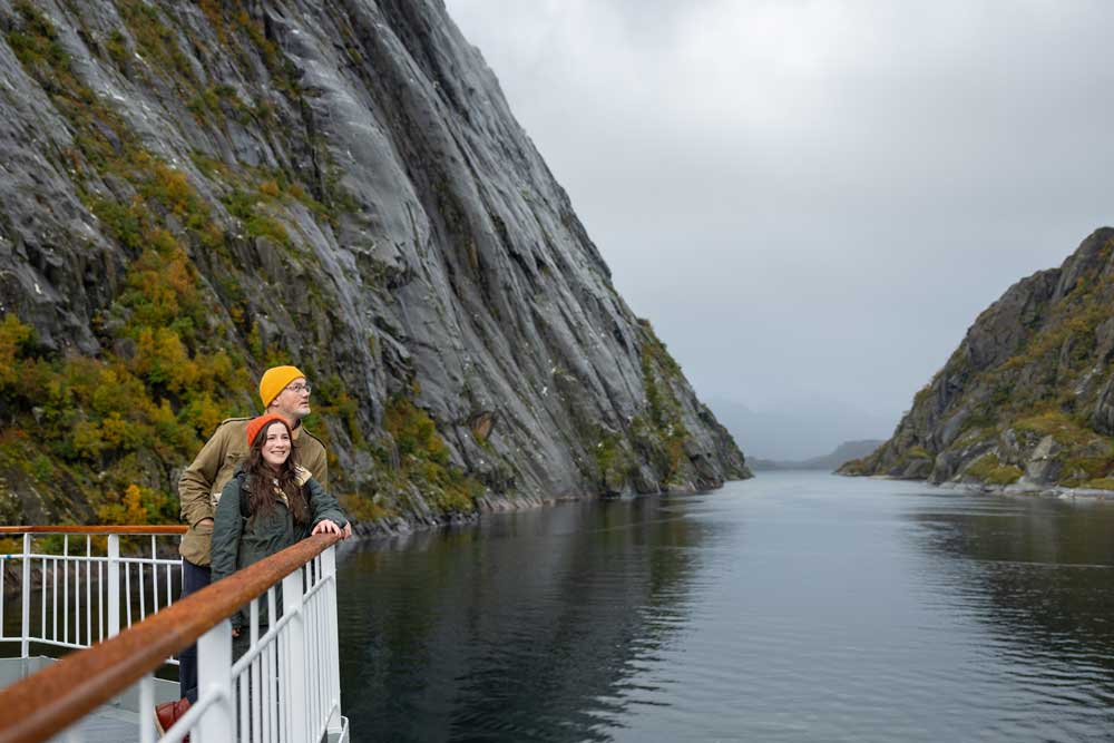 s-Couple_in_Trollfjorden_HGR_168566_Photo_Espen_Mills
